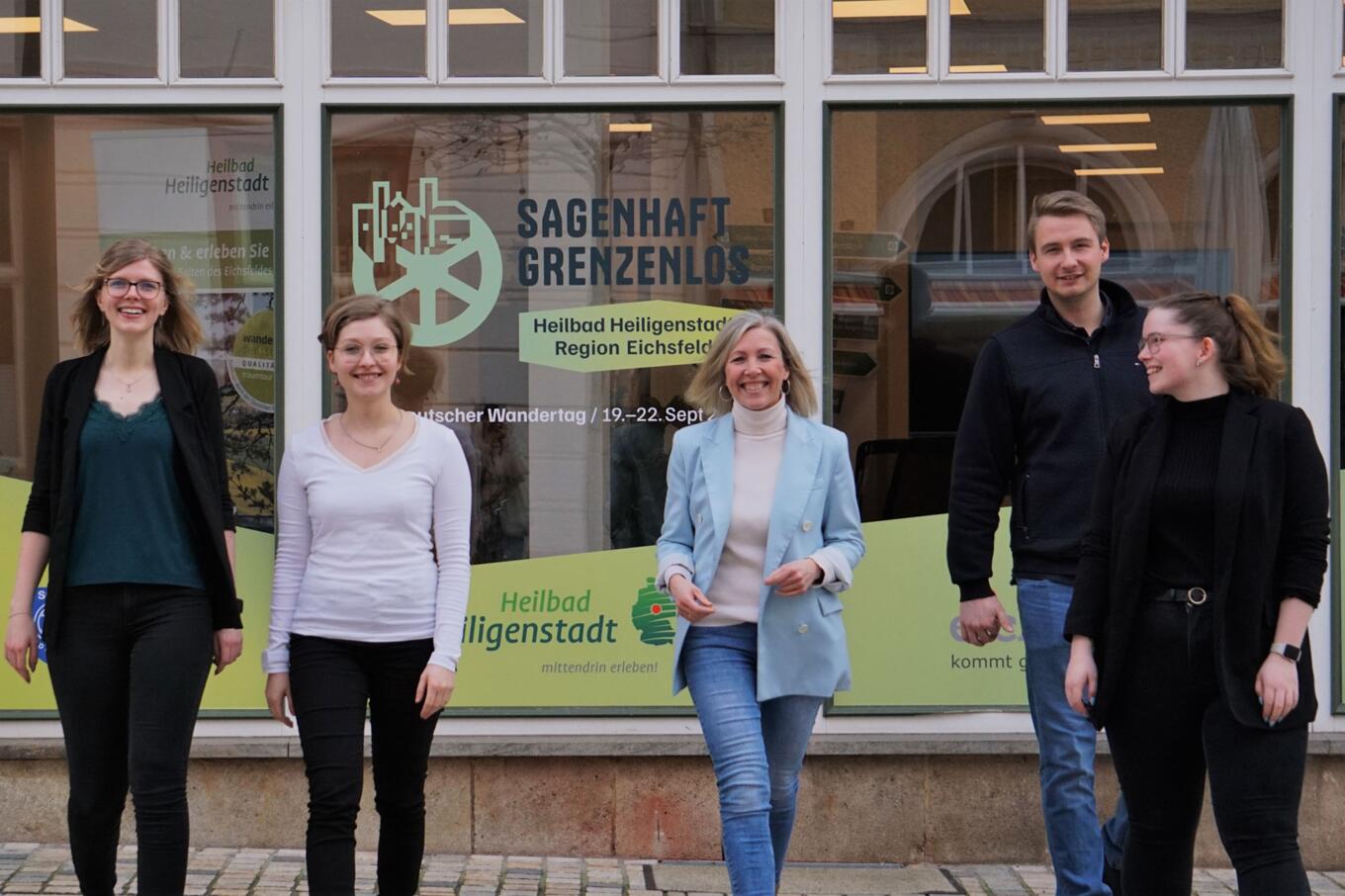 v.l.n.r. Tokessa Reiß, Sophia Hamann, Jeannette Löser, Moritz Lange, Herta Gerlach © Sarah Jakob, BEWEGT v.l.n.r. Tokessa Reiß, Sophia Hamann, Jeannette Löser, Moritz Lange, Herta Gerlach © Sarah Jakob, BEWEGT